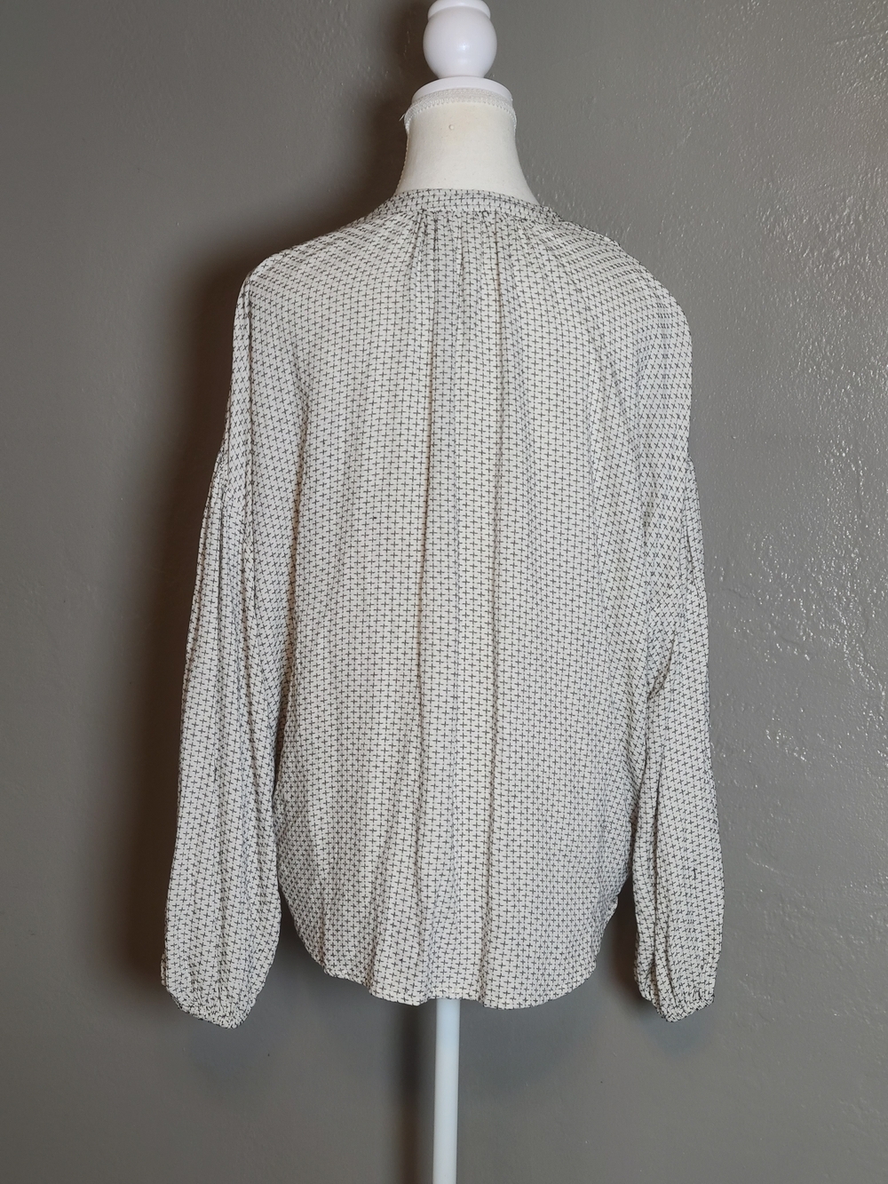 Lou & Grey For Loft Cute Cream Tassel-Tie Long Sleeve Blouse Medium Front Twist - Picture 4 of 9